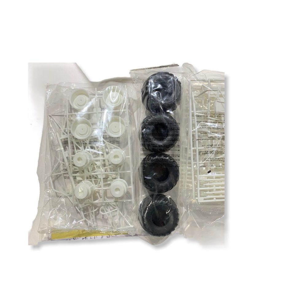 AMT 1/25 Ford F-150 Bigfoot 4 X 4 Monster Truck Model #668 COMPLETE Open Box - Picture 7 of 14